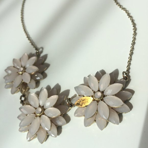 💗🏆💗Goldtone/Lt. Pink Statement Necklace💗🏆💗 - Picture 5 of 5